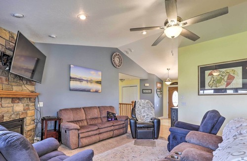 Sterling House | Serene Sterling Getaway, Near Palisade State Park!