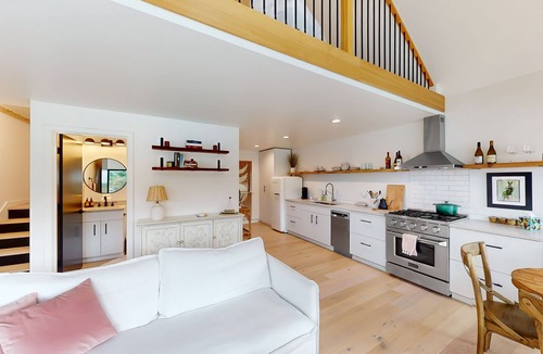 Fox Island Cottage | Serene waterfront home with gorgeous deck & views of the cove/mountains
