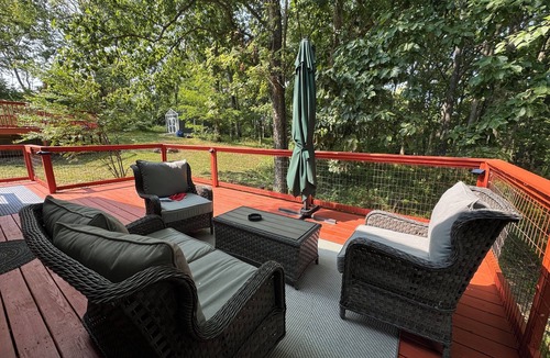 Dickerson Road Apartment | Serene Wooded Guesthouse with Private Deck