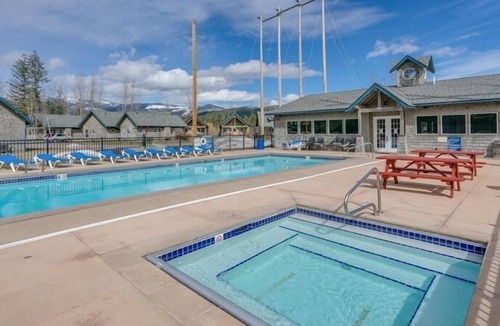 Dover Bay House | Serenity - 2 Bedroom and Loft 2 Bath Parkside Bungalow