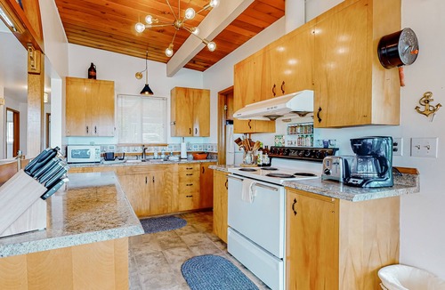 Coupeville House | Serenity at the Sound | House in Coupeville with ocean views, fireplace, firepit