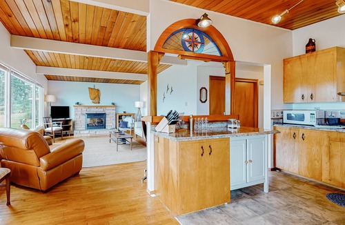 Coupeville House | Serenity at the Sound | House in Coupeville with ocean views, fireplace, firepit