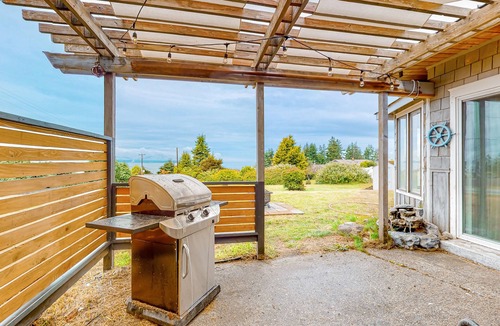 Coupeville House | Serenity at the Sound | House in Coupeville with ocean views, fireplace, firepit