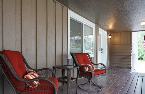 Elk House | Serenity Lodge - big house on the lake for family gatherings