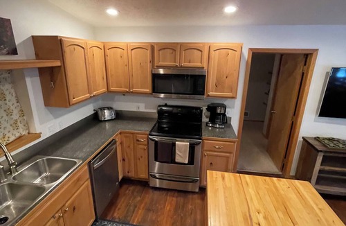 Priest River Apartment | Shady Pines Loft - 3 bedrooms with fenced yard & covered deck