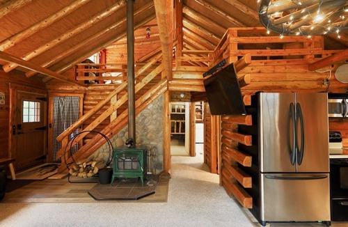 Sault Ste. Marie Cabin | Shaky Jack’s Cabin - Secluded log cabin close to lovely Sault Ste. Marie