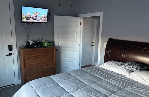 Kanab Bed & Breakfast | Shared space with owners. 2 bedroom and bath, swim spa, golf green,great views.