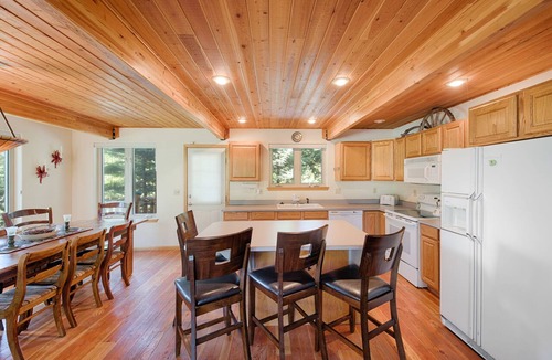 McCall House | Sharlies Nest - Second Tier Lake Home - Neighborhood Private Shoreline Access