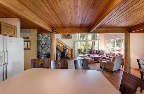 McCall House | Sharlies Nest - Second Tier Lake Home - Neighborhood Private Shoreline Access