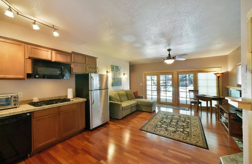Mount Shasta Ski Chalet | Shasta Cottage, A romantic get-away in Mt. Shasta.