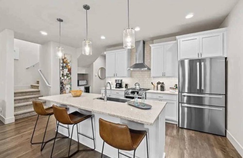 Garden District House | Sherman Avenue/Downtown! Family & Pet Friendly
