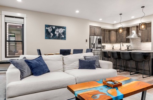 Garden District House | Sherman Suite - Steps to Downtown, Lake CDA! Hot-Tub, Pet & Family Friendly