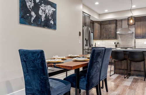 Garden District House | Sherman Suite - Steps to Downtown, Lake CDA! Hot-Tub, Pet & Family Friendly