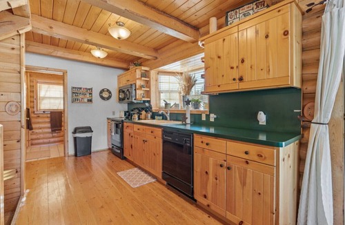 Last Chance House | Shooting Star Lodge | Game Room, Yellowstone, Hot Tub, Fire Pit!