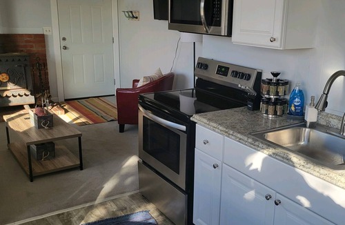 Lagoon Point House | Shorewood Cottage by AvantStay | Walk to the Beach