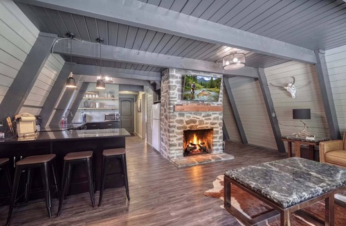 Island Park Ski Chalet | SHOTGUN CHALET: Hot Tub, ATV Mtn Trail Access Yellowstone WiFi