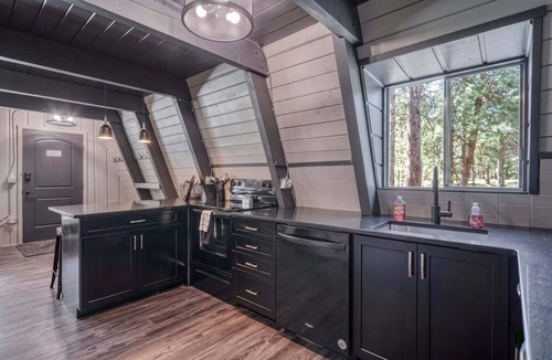 Island Park Ski Chalet | SHOTGUN CHALET: Hot Tub, ATV Mtn Trail Access Yellowstone WiFi