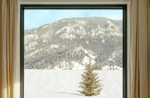 Gallatin Gateway Cabin | Signature Home By Aspects w/Hot Tub, Sauna + Views