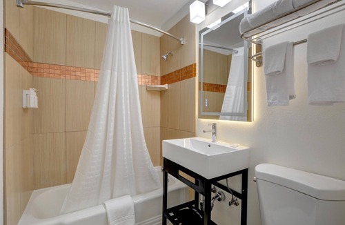 Medford Hotel | Signature Inn Medford Downtown