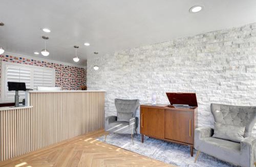 City Center Medford Hotel | Signature Inn Medford Downtown - Newly Renovated