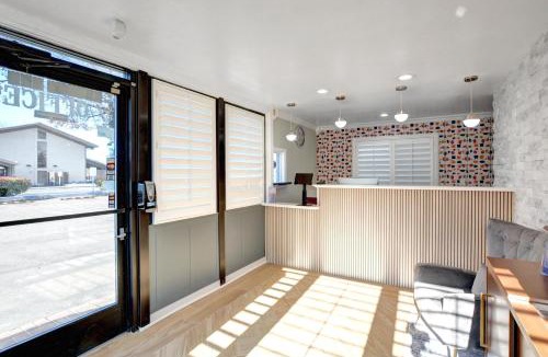 City Center Medford Hotel | Signature Inn Medford Downtown - Newly Renovated