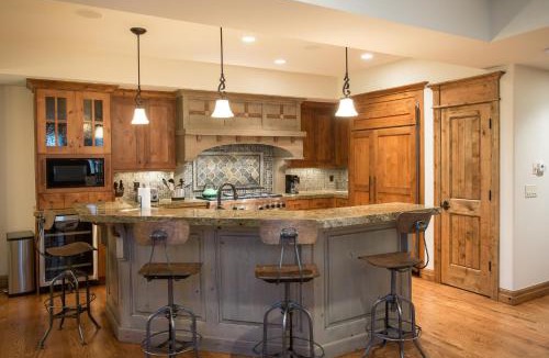 Salt Lake Mountain Resorts Hotel | Silver Aspen - Five Bedroom Loft Luxury Townhome Hotel Room