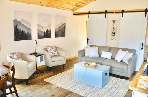 Whitehall Cabin | Silver Star Cabin on Alpaca ranch!