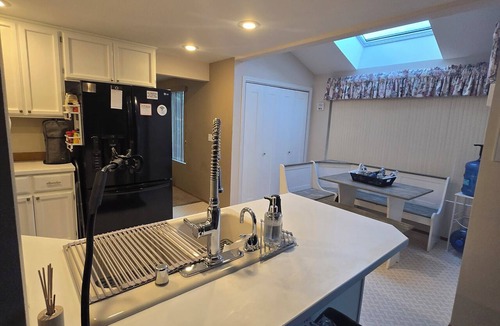 Rollingbay House | Silverdale 3-bedroom Home Near Hospital, Bangor & PSNS with cool AC breeze