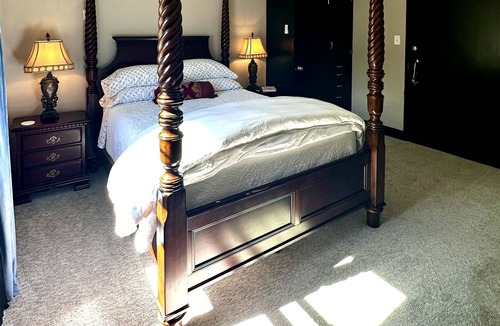 Silverton Hotel | Silverton Mountain Manor