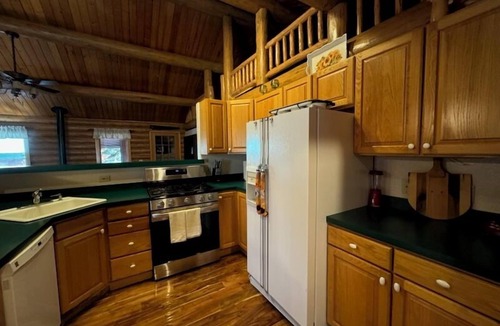 Coram Cabin | Silverwolf Log Chalet Resort