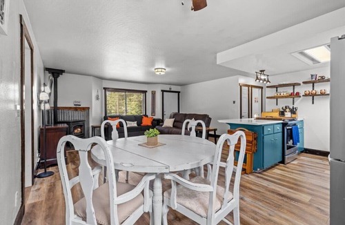 Spirit Lake House | Silverwood basecamp with games and outdoor bar