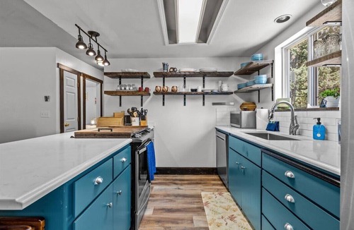 Spirit Lake House | Silverwood basecamp with games and outdoor bar
