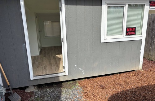 Grants Pass House | Simple cottage, 1 bedroom and a detached room in Grants Pass with WiFi and AC.