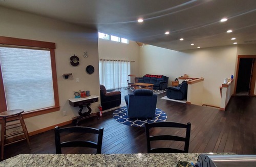 Eatonville House | Single Bedroom at the Lake Cabin, wake up with the best view of Mt. Ranier