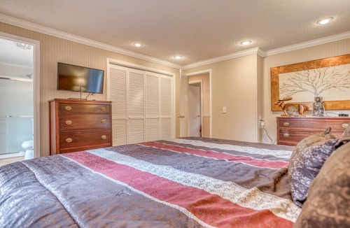 Sunriver House | Single-level Home Near SHARC, with Hot Tub!