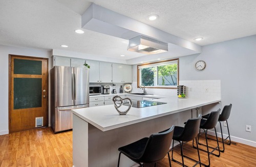 Milwaukie House | Single Level Home w/Fully Fenced Backyard and BBQ