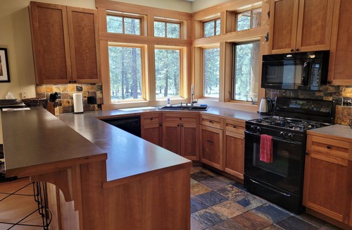 Mazama House | Siskun Song-Come Enjoy a Stay in the Heart of Mazama, WA! Close to Ski Trails!