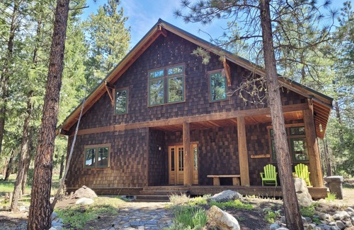 Mazama House | Siskun Song-Come Enjoy a Stay in the Heart of Mazama, WA! Close to Ski Trails!