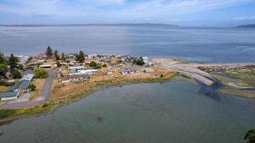 Coupeville House | Sisters by the Sound by AvantStay