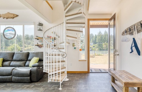 Coupeville Cabin | Sisters by the Sound - Cabin with a Loft