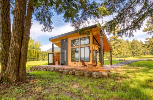 Stevenson Apartment | Six cabins on 100 acres in the Gorge with geothermal hot tubs, decks & views