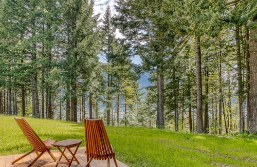 Stevenson Apartment | Six cabins on 100 acres in the Gorge with geothermal hot tubs, decks & views