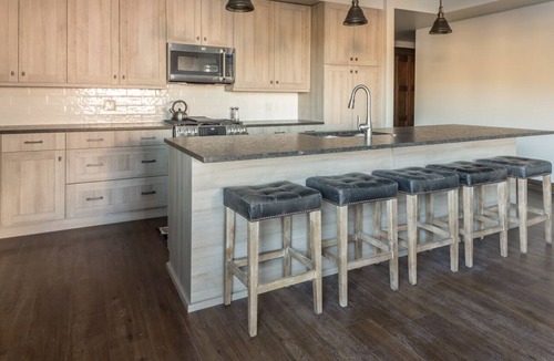 Big Sky Condo | Ski-Chic Condo! Lone Peak Mountain View! Close to Big Sky