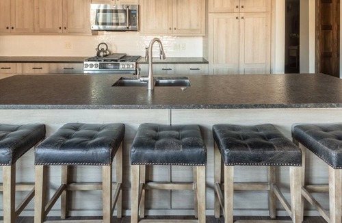 Big Sky Condo | Ski-Chic Condo! Lone Peak Mountain View! Close to Big Sky