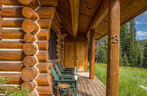 Powder Ridge House | Ski In/Out Cabin! Private Hot Tub, Wood Fireplace 5 Min Drive to Resort!