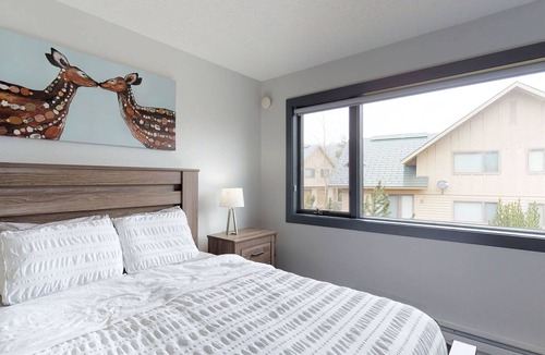 Big Horn House | Ski-in/out from this newly-remodeled townhome w/private hot tub