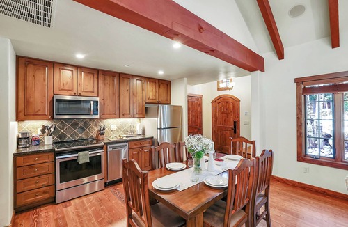 Tamarack Cottage | Ski in/out + golf course front, pet-friendly