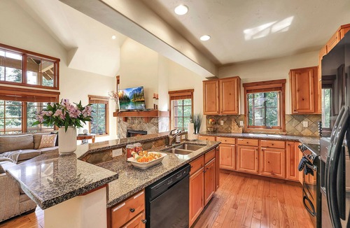 Tamarack Resort House | Ski in/out to Buttercup, pet-friendly, garage