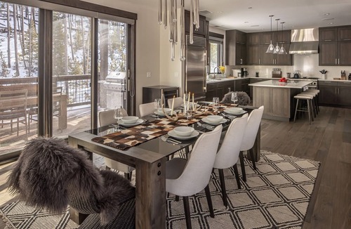 Spanish Peaks Cabin | Ski-in/Ski-out Cabin with Hot Tub, Fireplace, Heated Garage, and Grill!