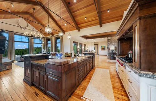 Spanish Peaks House | Ski-In, Ski Out Chalet with Hot Tub! Ping Pong Table!